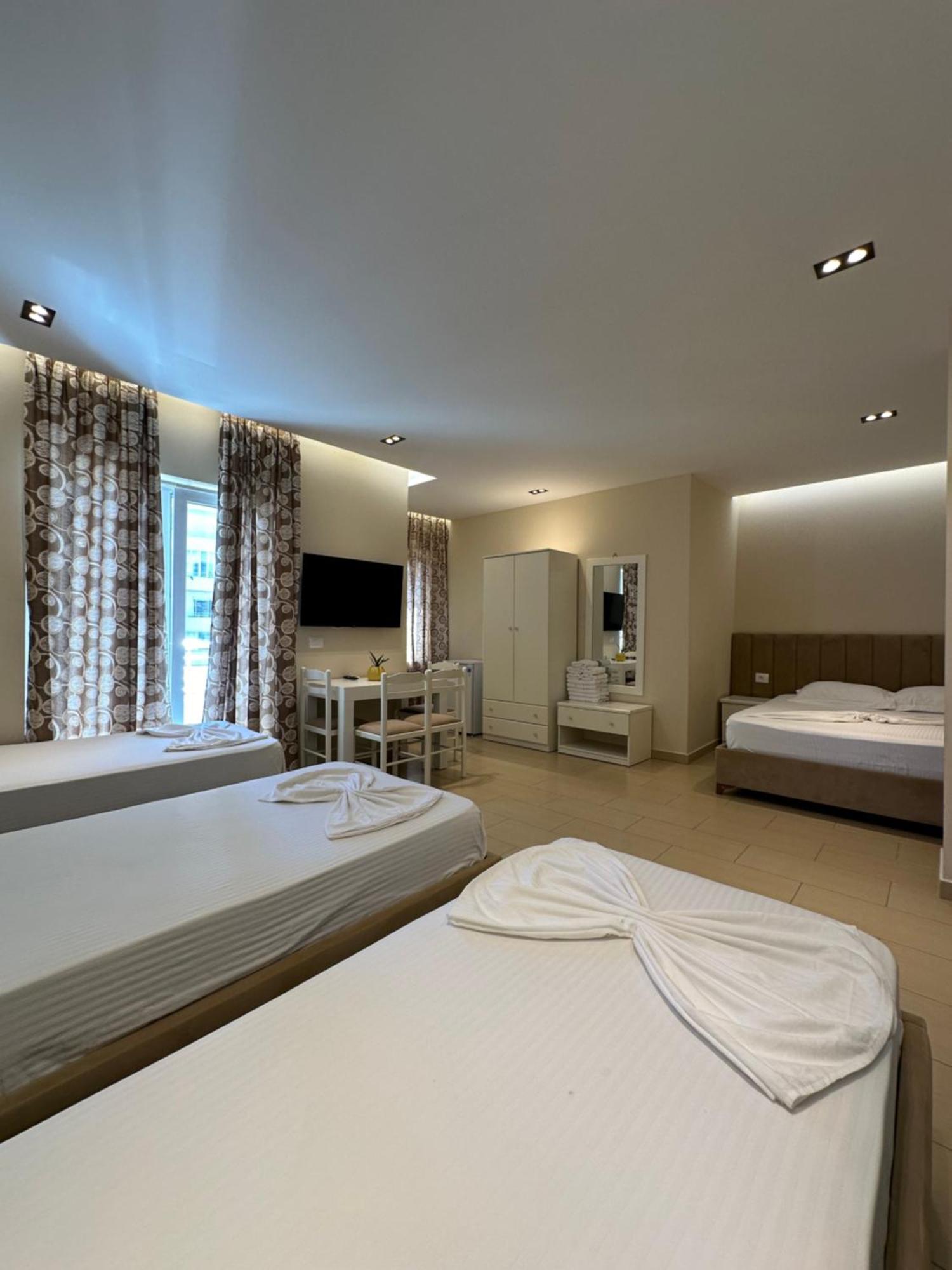 Hotel Vila Mare Durrës Exteriér fotografie